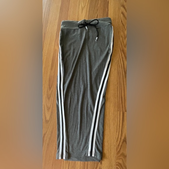 Ribbed Stretchy Maxi Skirt - Picture 4 of 5